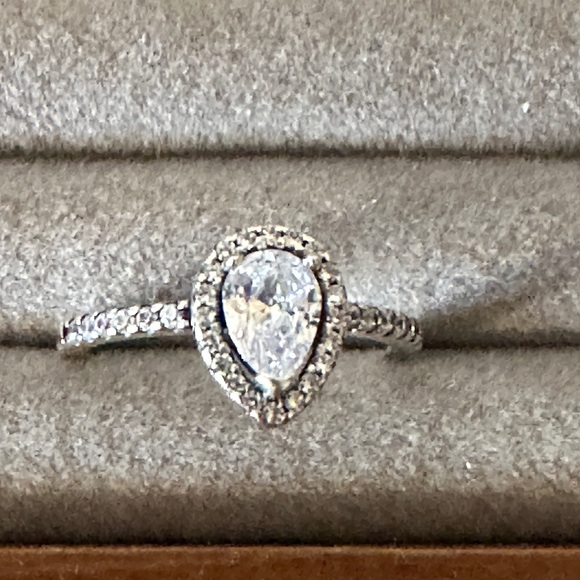 NIP - Pandora Sparkling Pear Halo Ring retail $135.00 - Picture 1 of 5